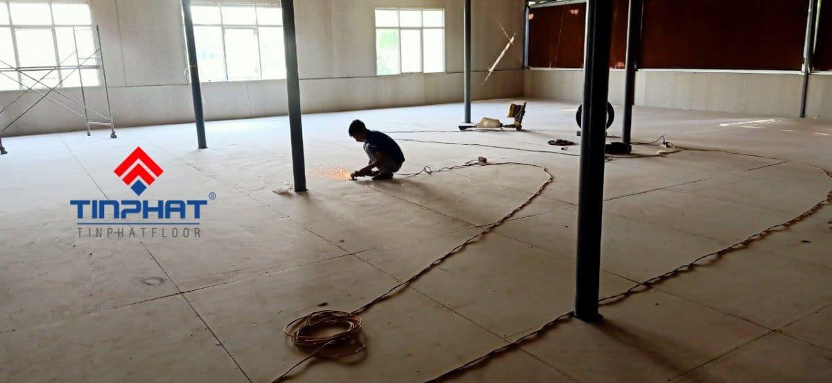 Mài sàn trước khi thi công sơn Epoxy tự san phẳng