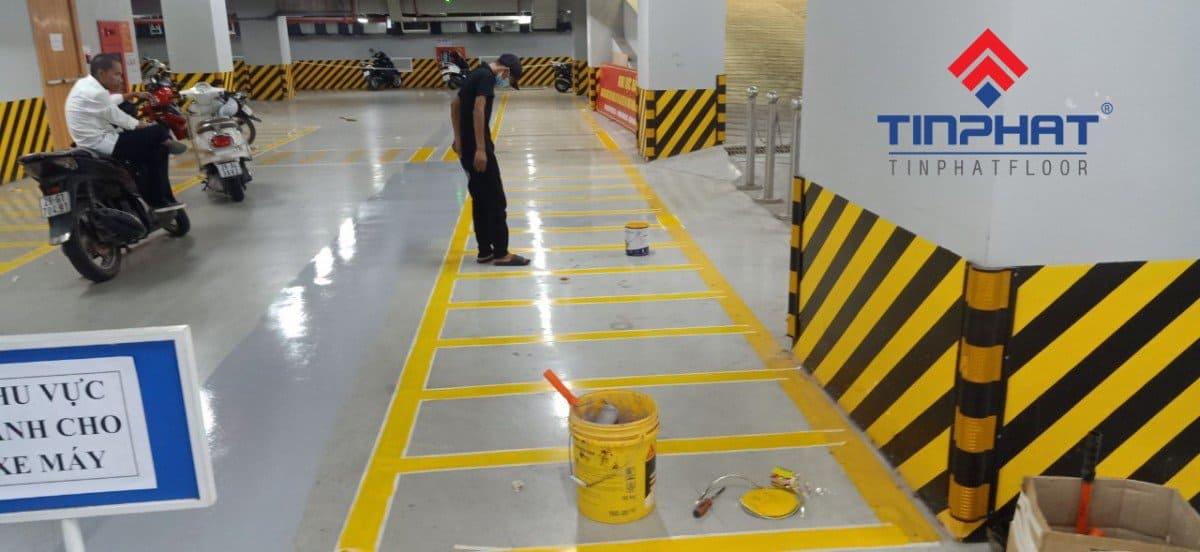 Thi công sơn epoxy kẻ vạch bãi đậu xe