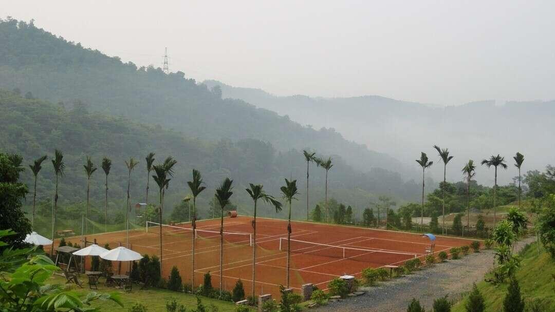 chi-phi-lam-san-tennis-la-bao-nhieu