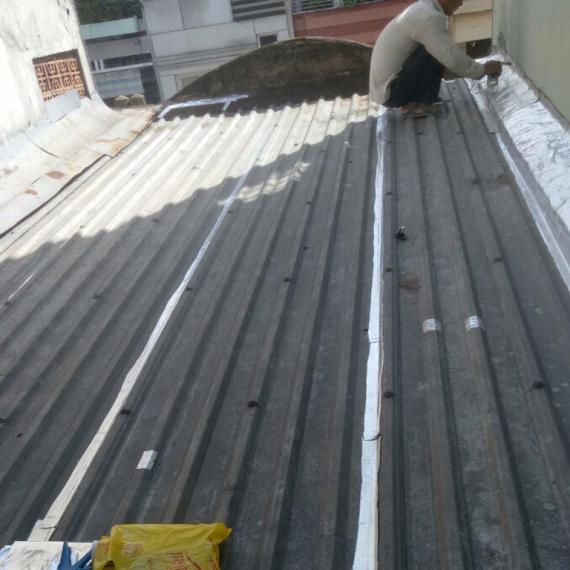 Hướng dẫn chống thấm mái tôn giáp tường hiệu quả, chi tiết nhất