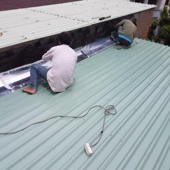 Tổng hợp 5 biện pháp xử lý khe hở giữa mái tôn và tường hiệu quả nhất