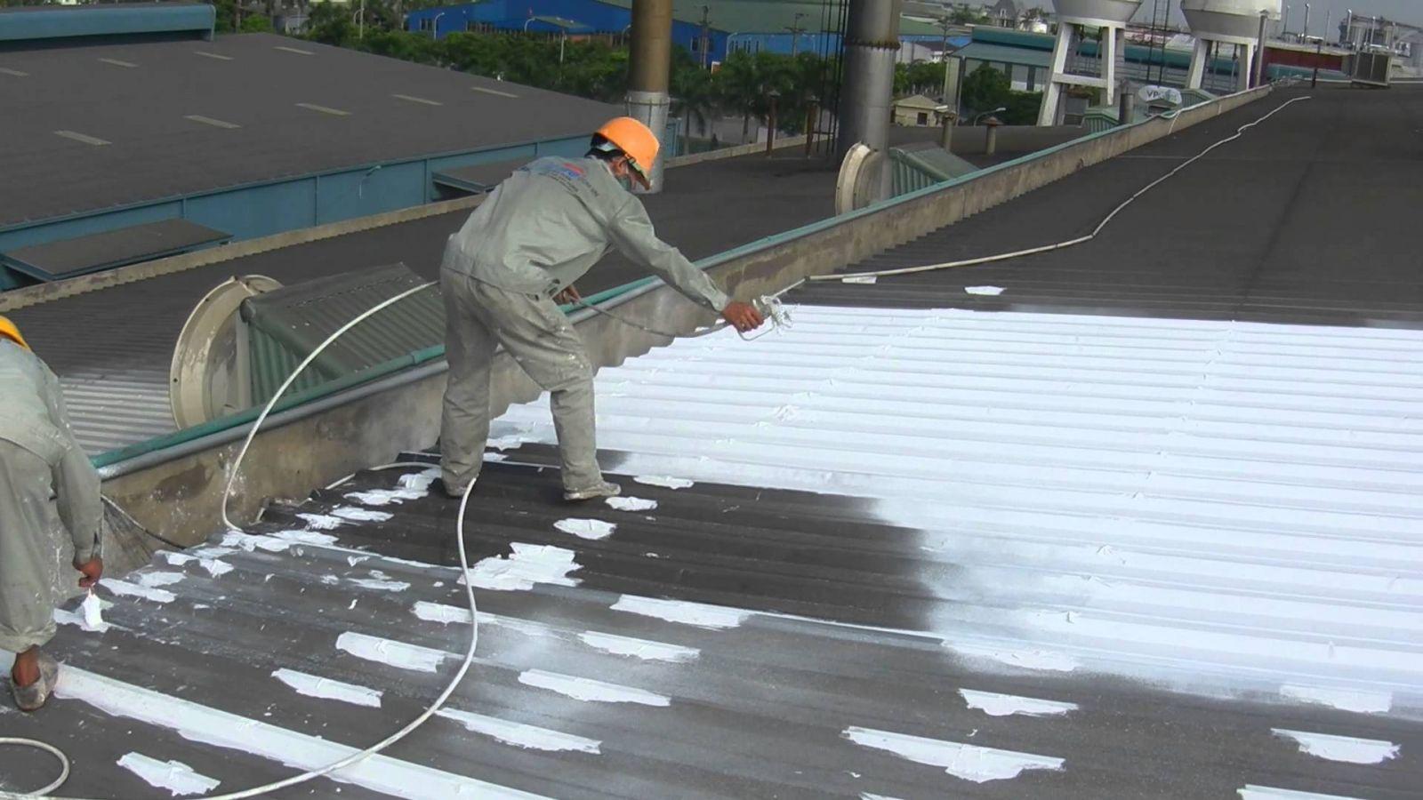 phun foam pu chống nóng cho mái tôn