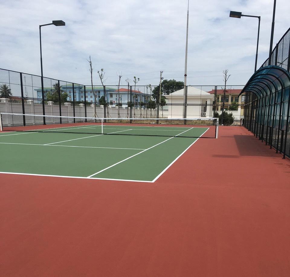 chi-phi-lam-san-tennis-la-bao-nhieu