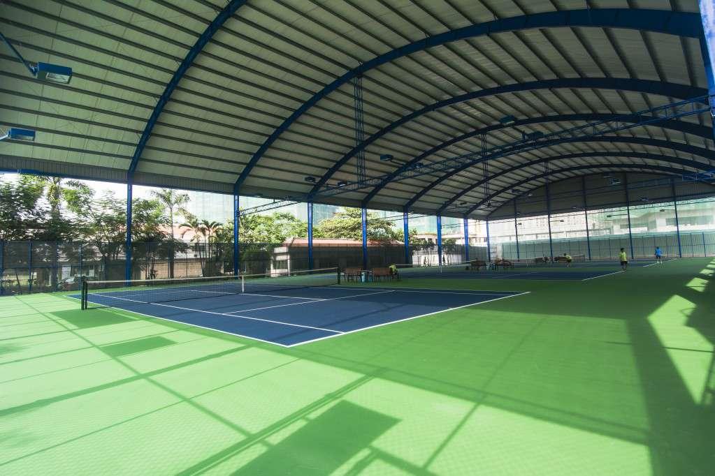 sân tennis có mái che