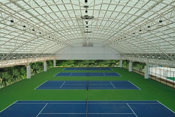 sân tennis có mái che