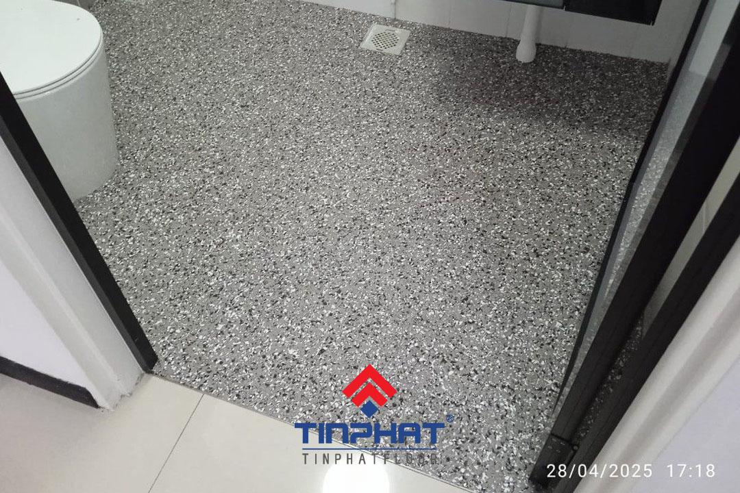 Thi công sơn epoxy cát màu cho sàn nhà vệ sinh