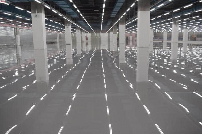 Sơn epoxy có đặc tính bám dính hiệu quả, khô nhanh, dễ vệ sinh
