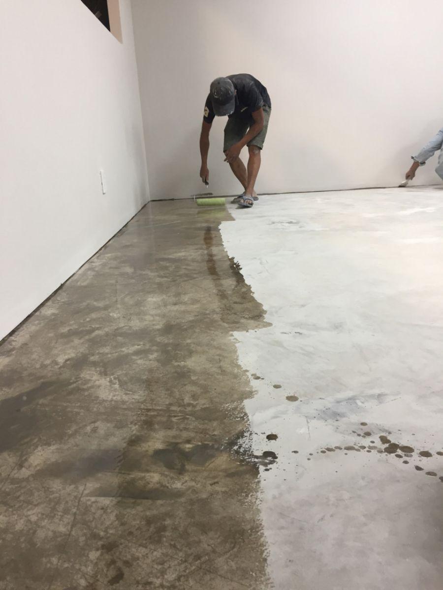 Thi công bề mặt sàn sử dụng sơn Epoxy trong suốt