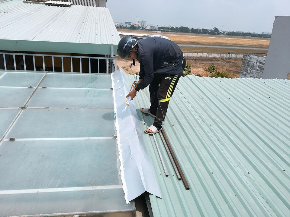 Sử dụng keo chống dột mái tôn silicon