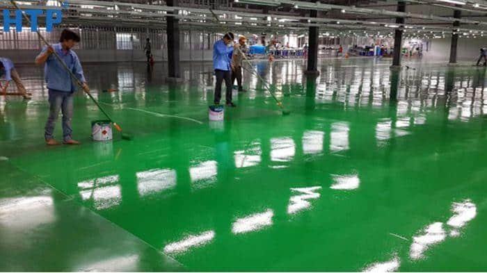 Sử dụng sơn Epoxy tự san phẳng trong thi công công trình.