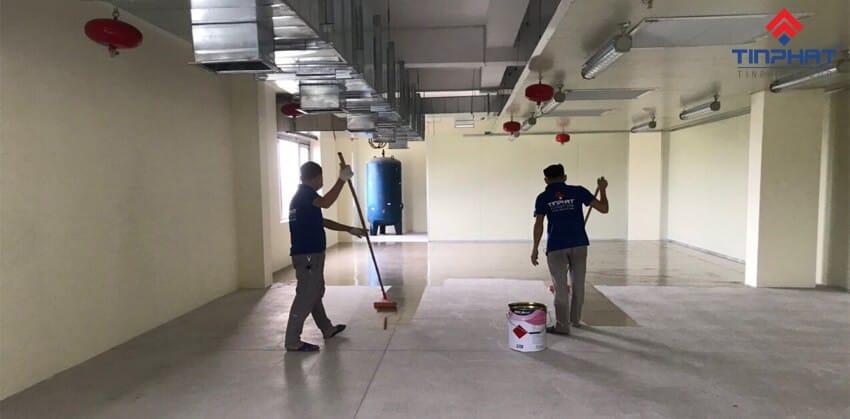 thi công lớp sơn lót 1