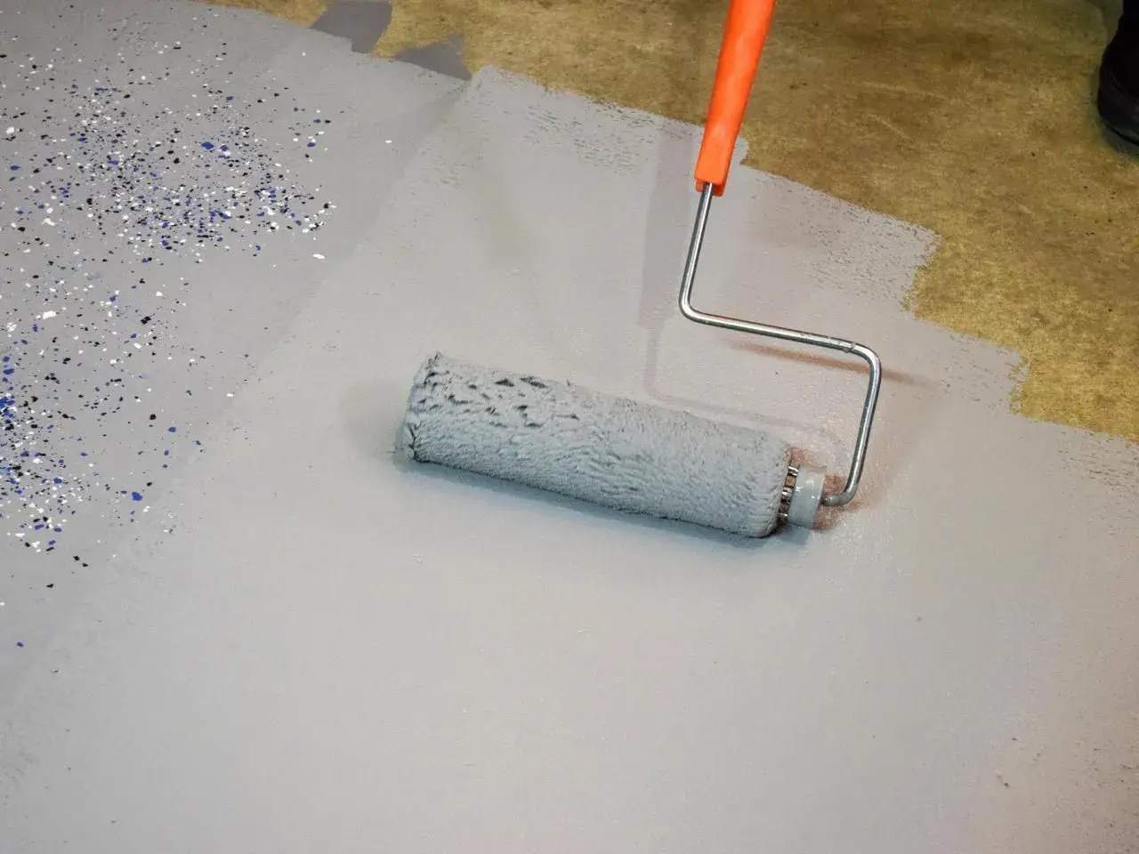 Chuẩn bị các vật liệu để thi công sơn epoxy hệ lăn 3 lớp