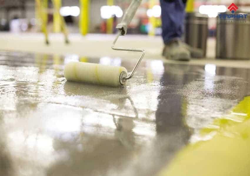 thi công sơn epoxy hệ lăn 3 lớp