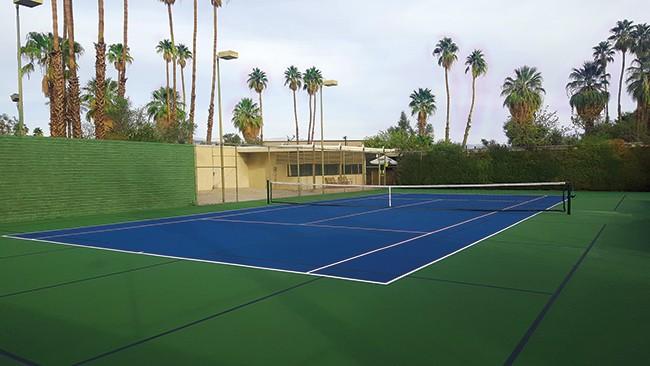 thue-san-tennis